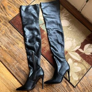 Black thigh high boots🔥🔥🔥